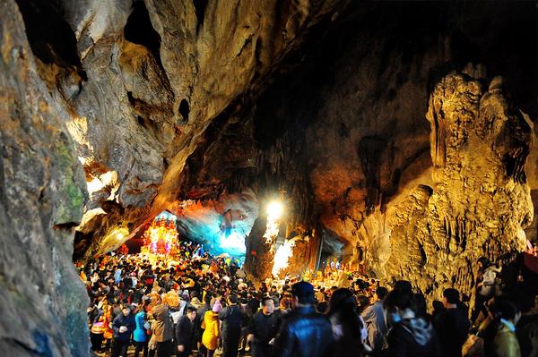 Tour Hà Nội - Chùa Hương - Nơi dừng chân của tín ngưỡng tâm linh( tour trong ngày)