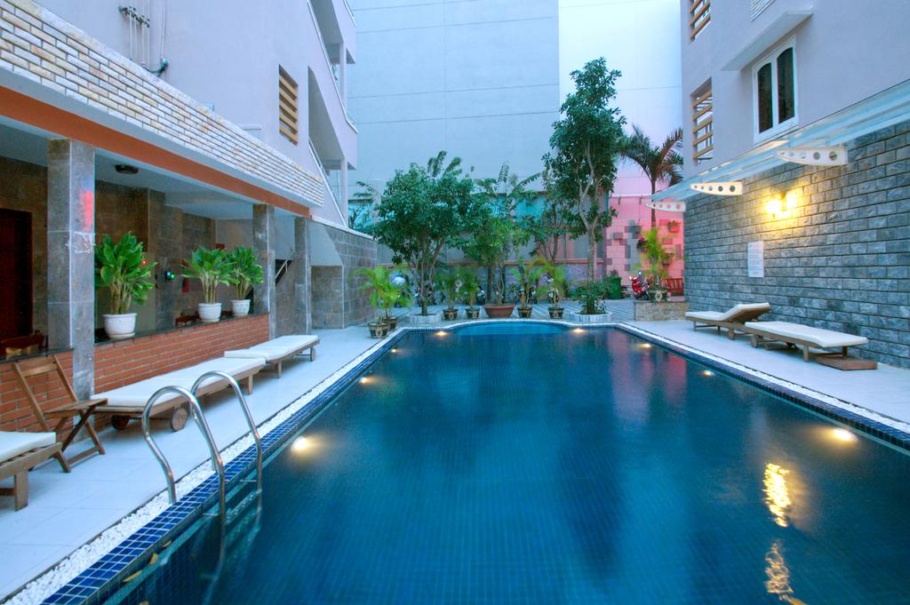 Khách sạn Luxury Nha Trang - 02366558007